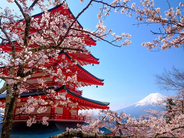Mt Fuji com pagode vermelho, Fujiyoshida, Japão